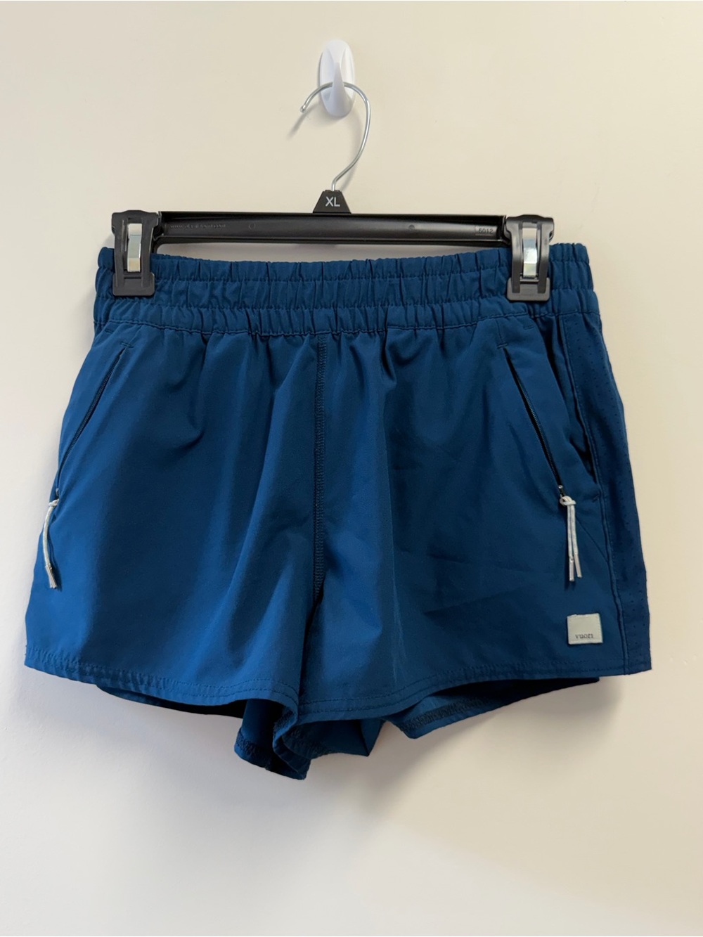 Vuori Women's Blue Athletic Shorts Pockets Drawstring 2.5in Inseam Size small